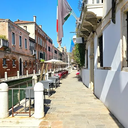 Ca' Messner 5 Leoni בית הארחה 3*