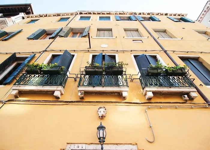 Ca' Messner 5 Leoni Affittacamere 3*