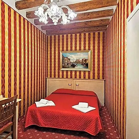Ca' Messner 5 Leoni بيت ضيافة 3*