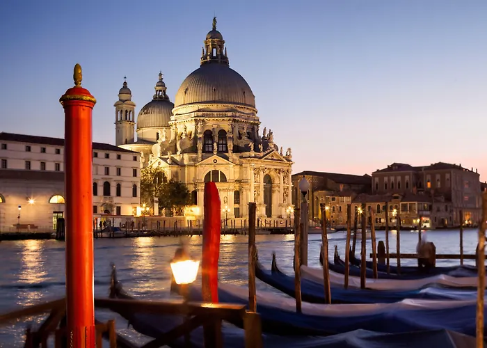 卡梅斯纳雷昂尼5号旅馆 招待所